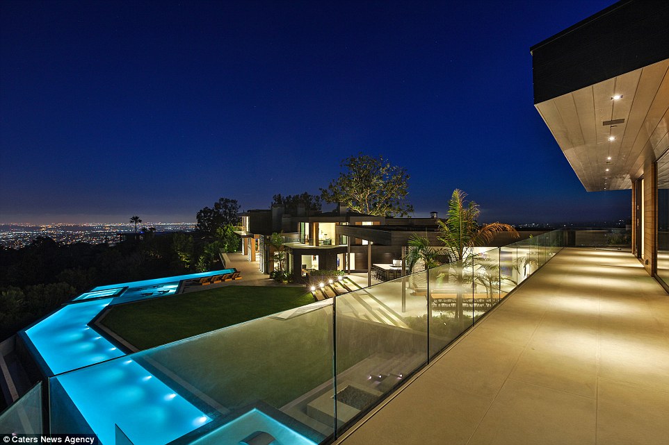 Sixbedroom Beverly Hills mansion goes on the market for