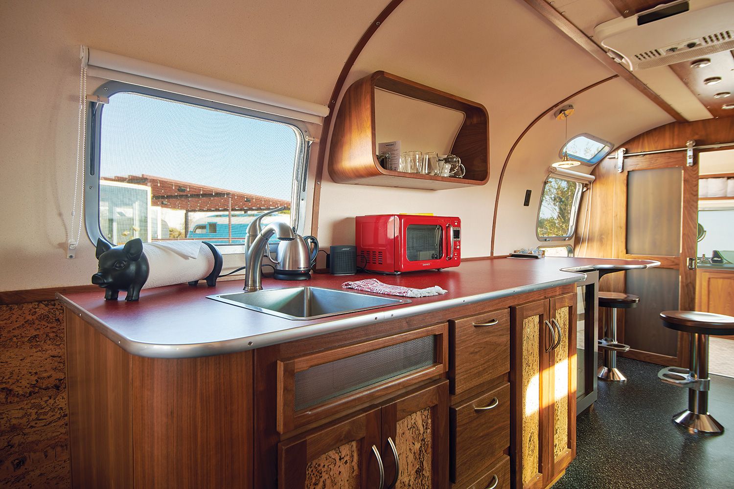 "Vintners" 1975 Airstream Sovereign Waypoint Ventura